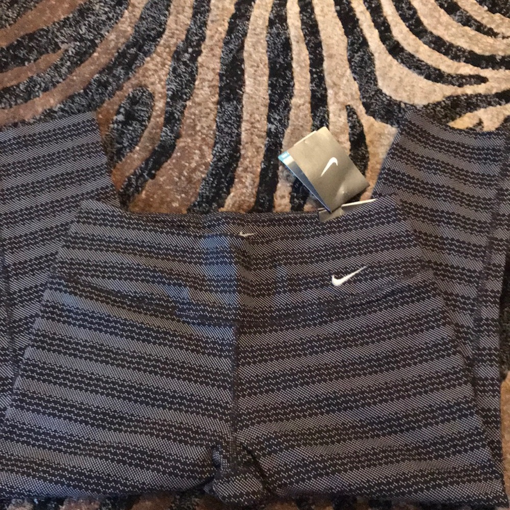 black and white nike leggings